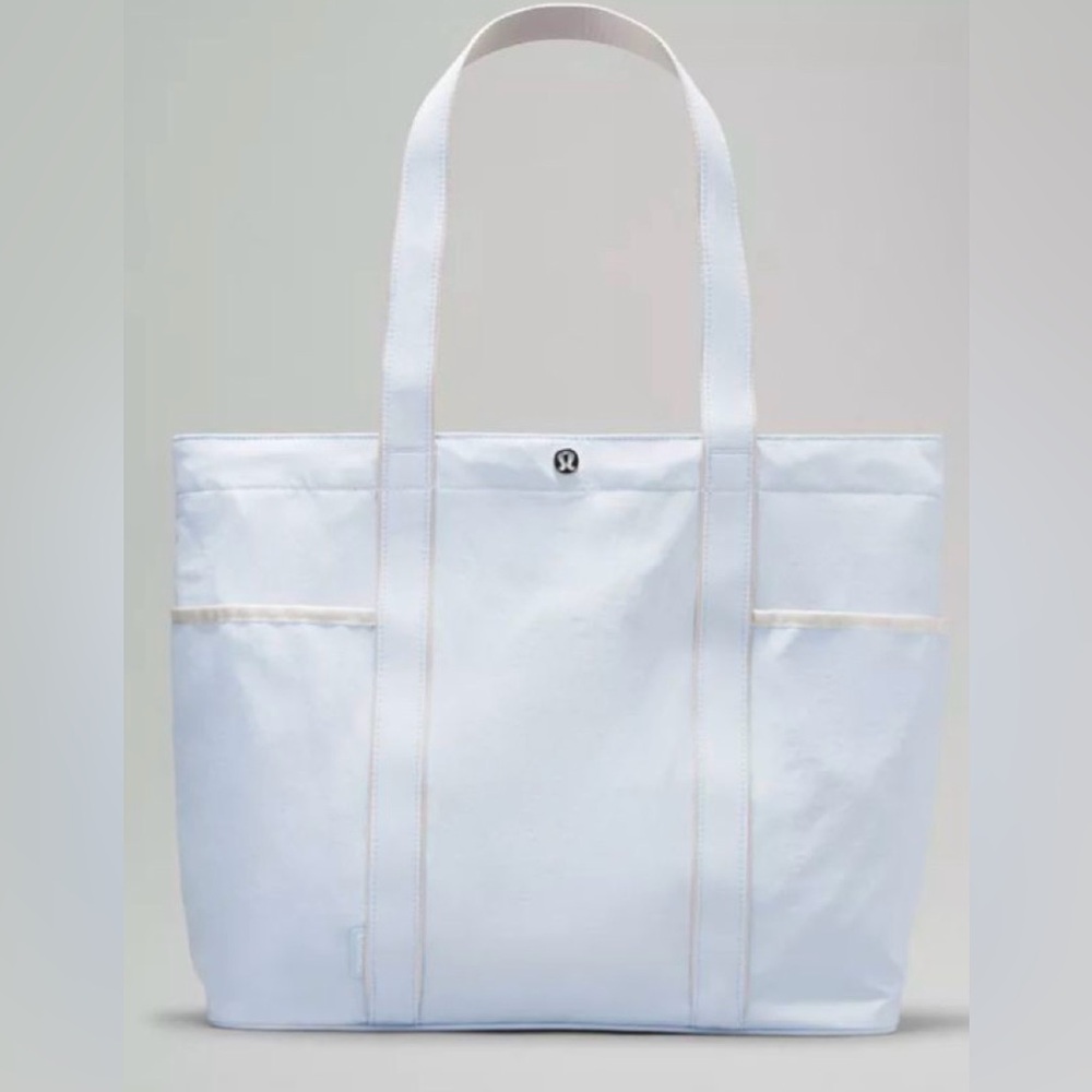 Lululemon Daily Multi-Pocket Tote Bag 20L in Windmill/ White Opal 🎐